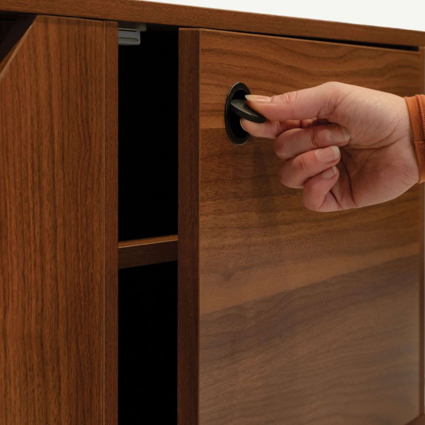 jessie jr. - 4 Cats & Dogs Home Furnishings Inc