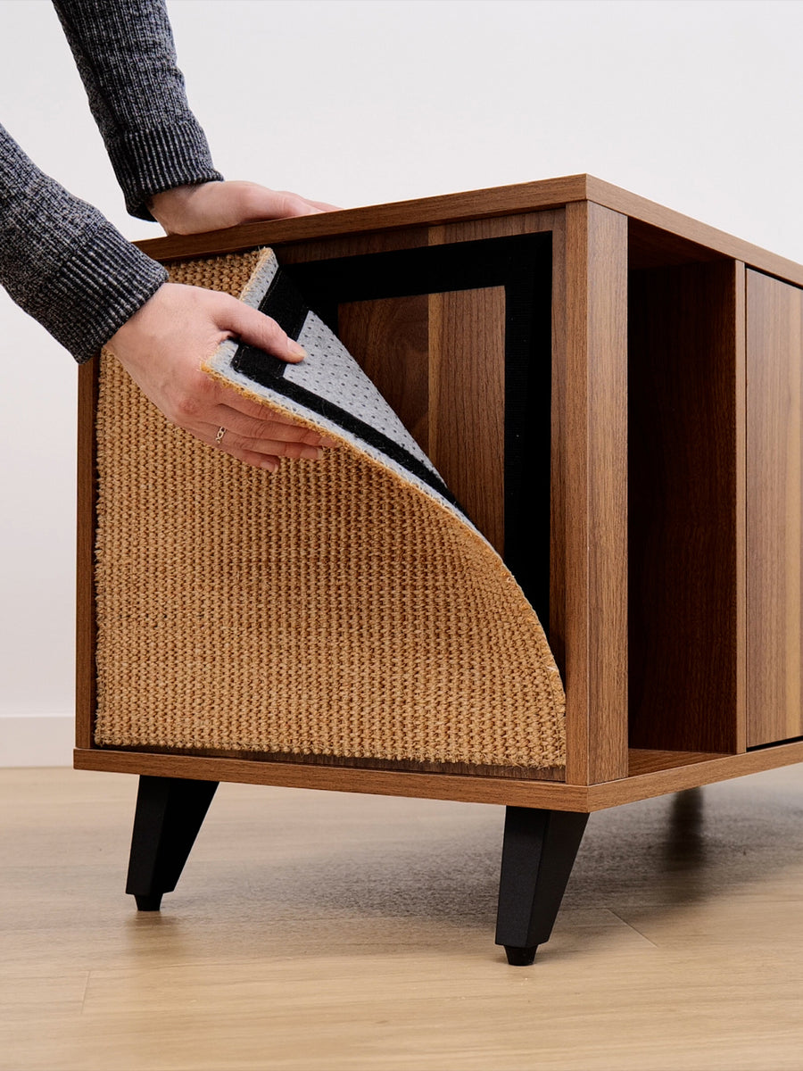 Litter cabinet with replaceable sisal scratching panel